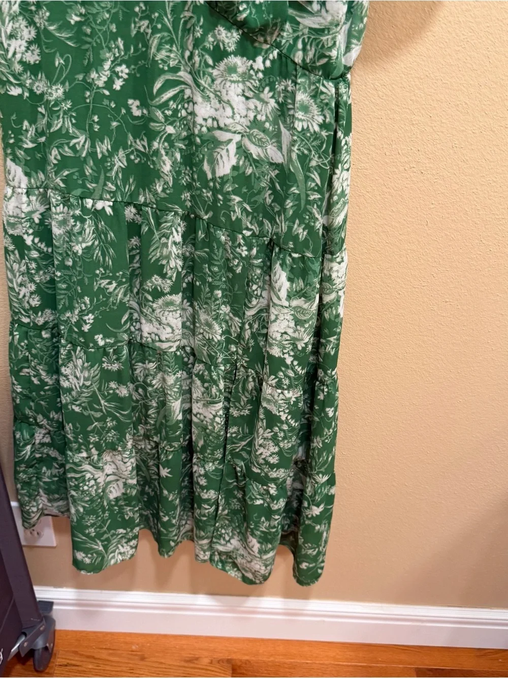 Abercrombie Green Floral V-Neck Tiered Maxi Dress Medium